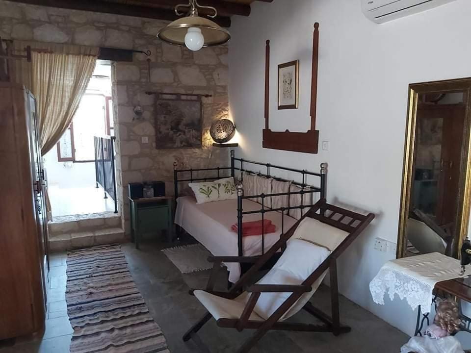 Maison d'hôtes Aliki'S House 1+ 2 à Polis Extérieur photo